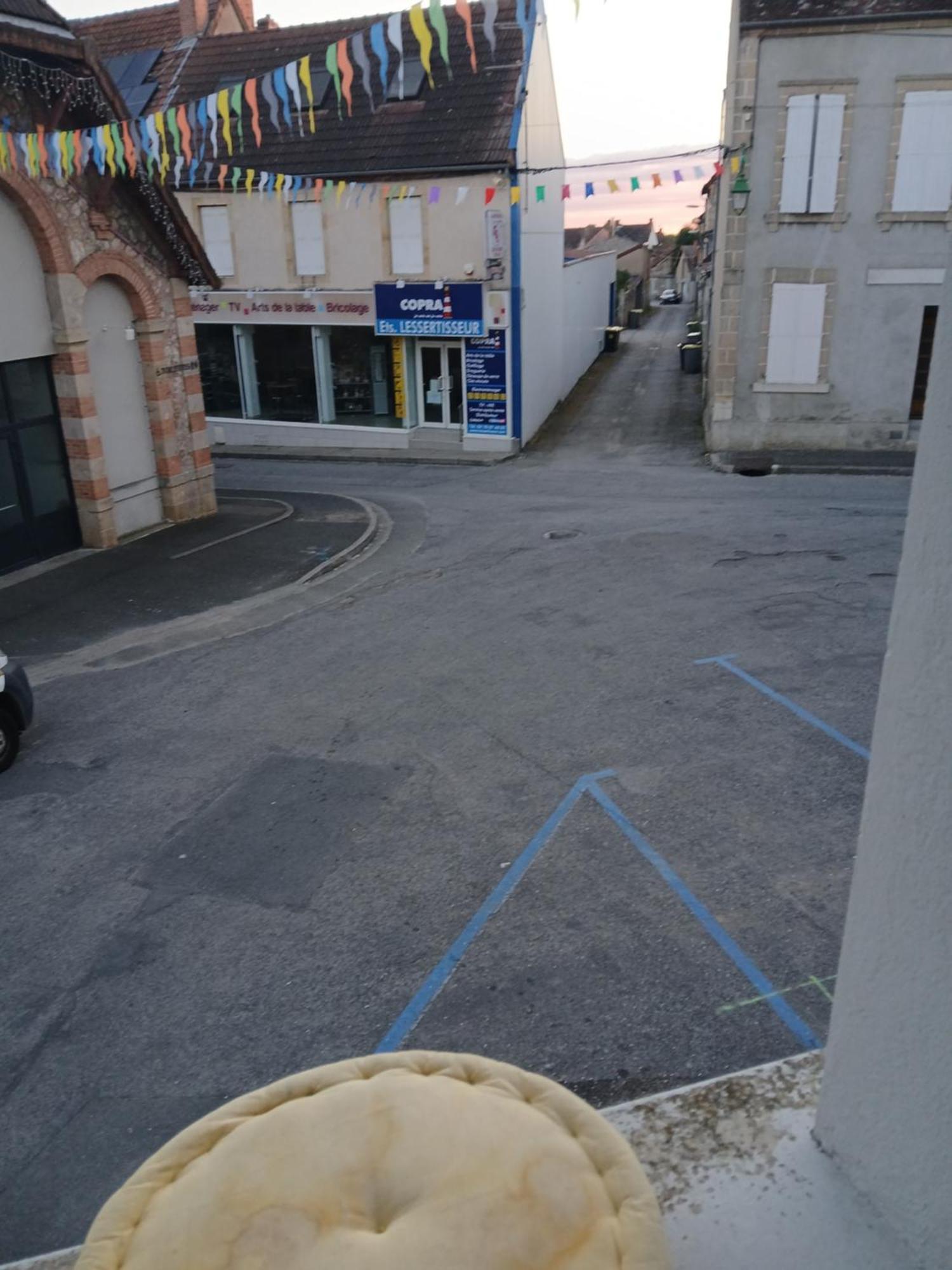 Chic Et Relax Hotel Montmarault Exterior photo
